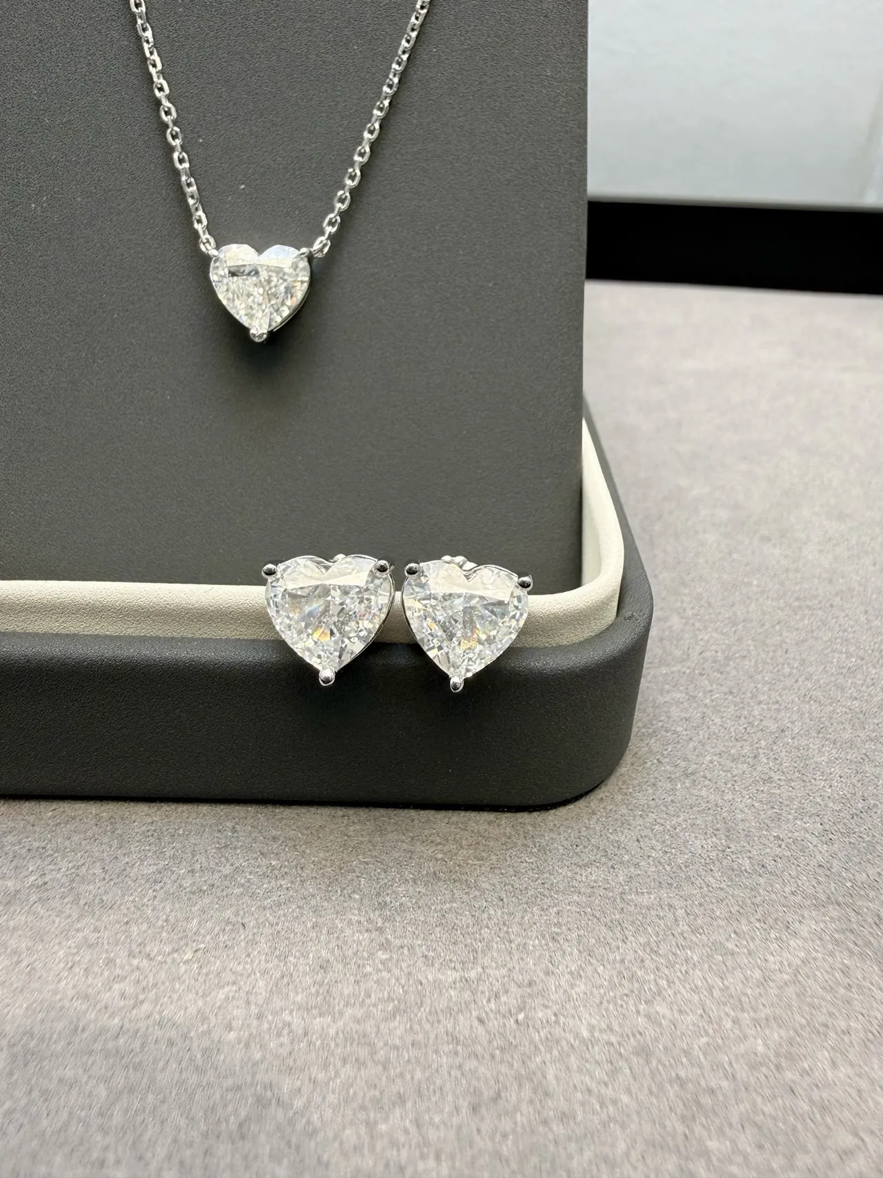Yellow Silver Heart-Shaped Faceted Gemstone Necklace