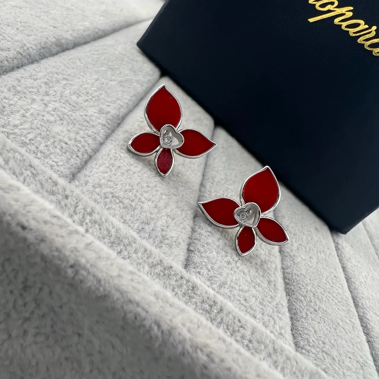 Chopard Floral Heart Diamond Red Gold Flower-Shaped Enamel-Petal Earrings