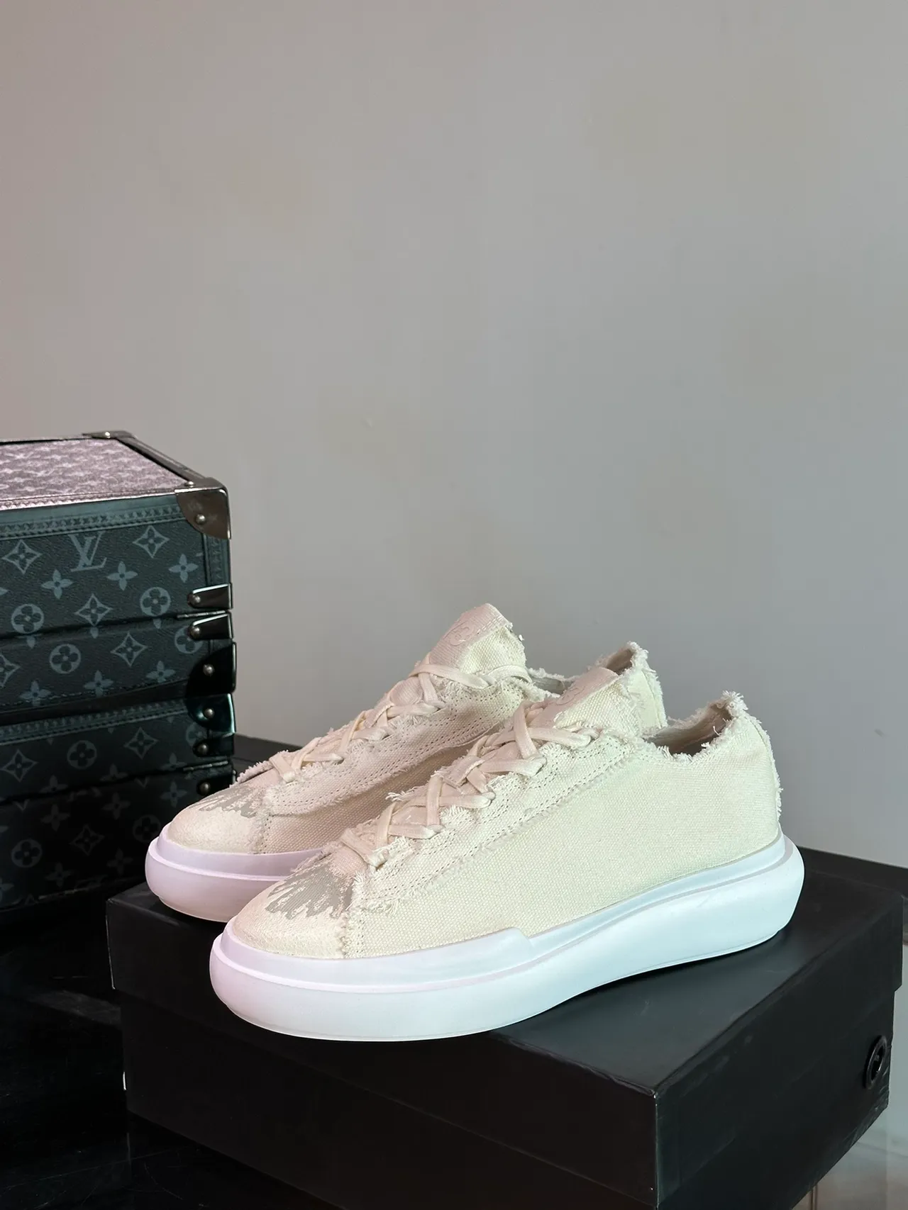 Y-3 Kaiwa Beige White Frayed-Edge Canvas Platform Sole Lifestyle Sneakers