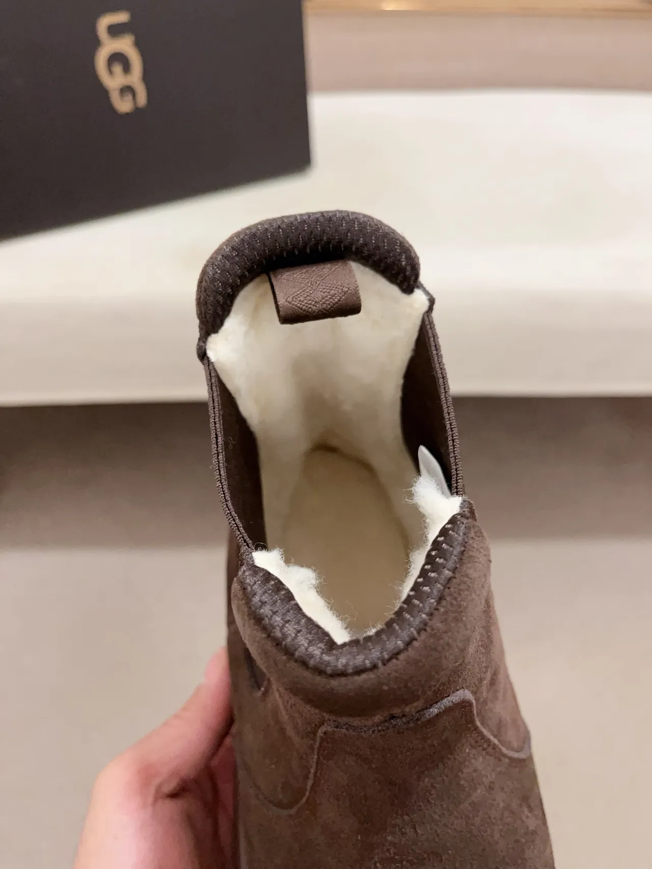 UGG Chelsea Boot Brown Gray Suede Upper Elastic Side Gussets Chelsea Boots