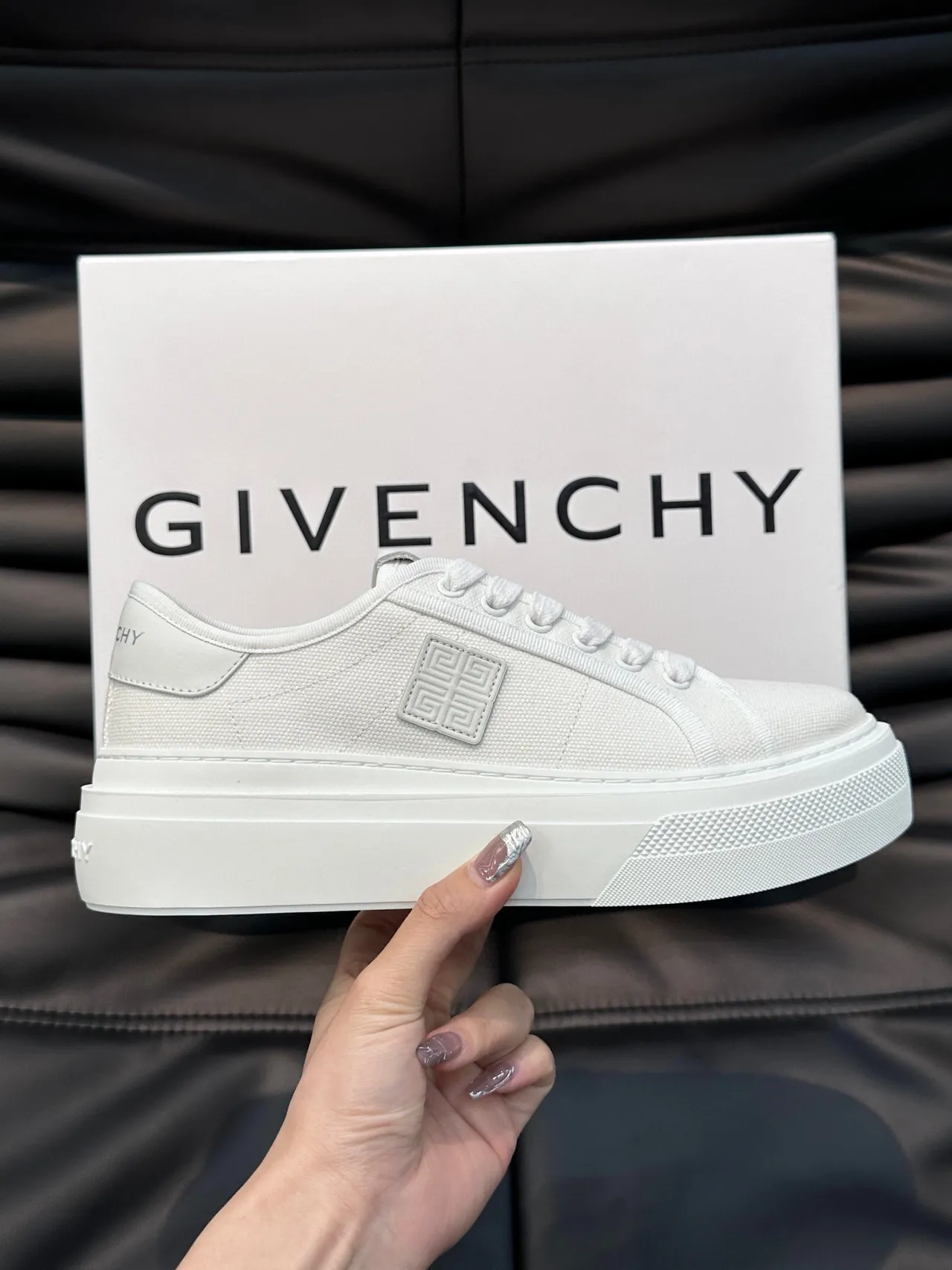 Givenchy White Minimalist Low-Top Lifestyle Sneakers