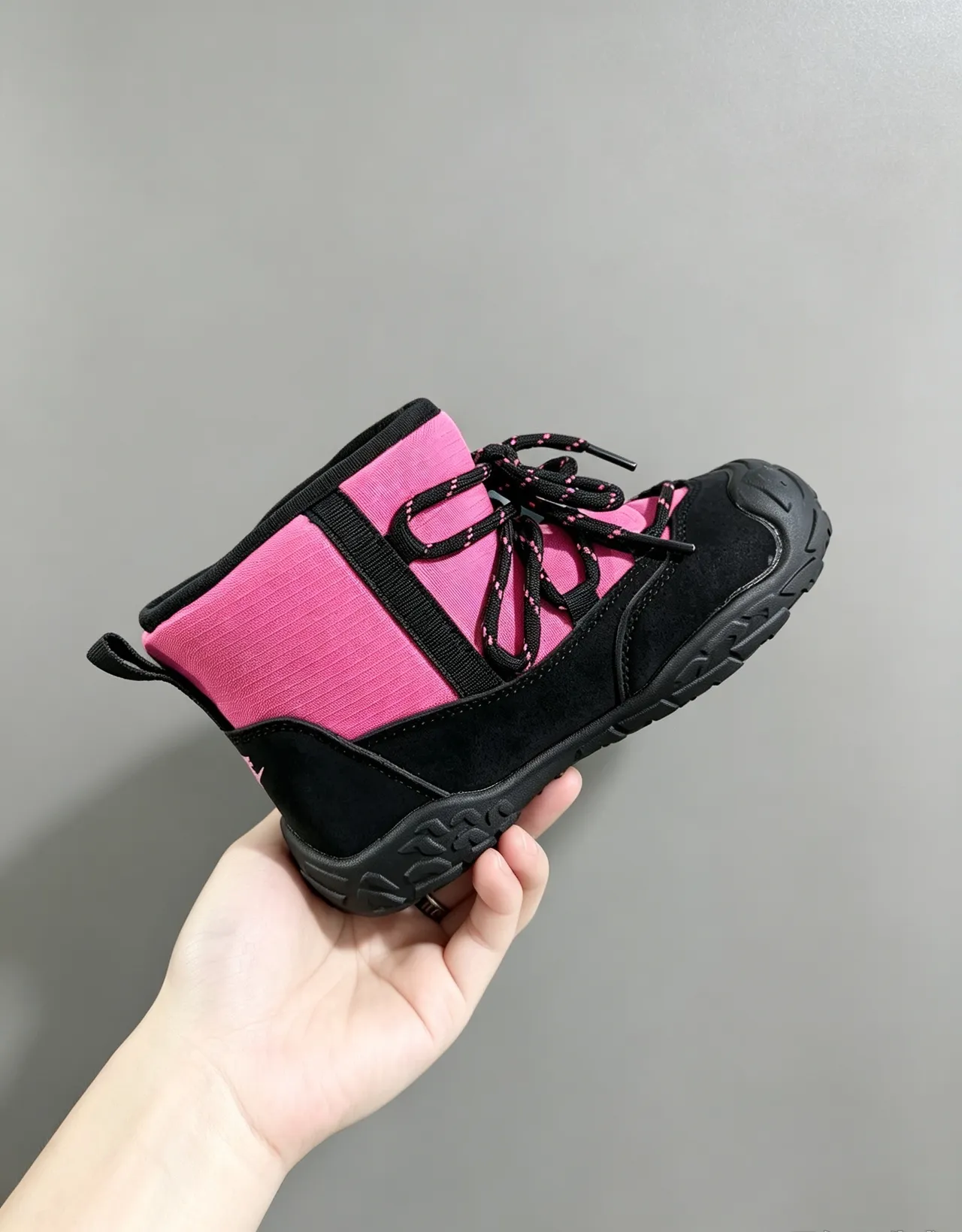 Nike Black Pink Insulated Ankle Boot Synthetic Mesh And Suede-Like Upper Snow Boots