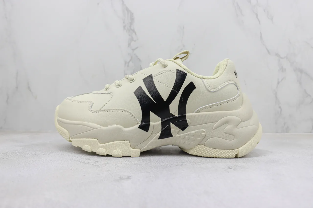 New Era Chunky Runner Beige Black Sole Oversized Team Logo Chunky Sneakers