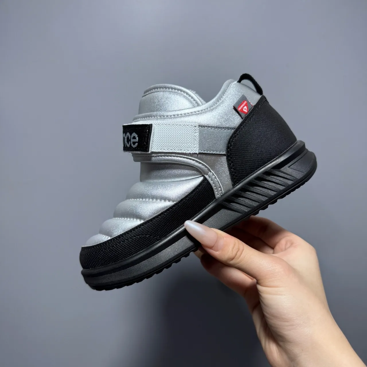 New Balance Silver Black Quilted Puffer Upper Single Velcro Strap Lifestyle Sneakers