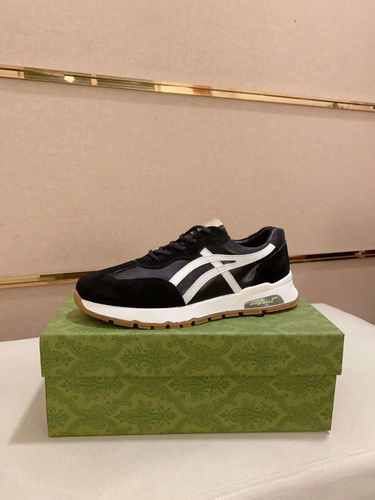 Onitsuka Tiger Black White Retro Runner Suede And Leather Upper Lifestyle Sneakers