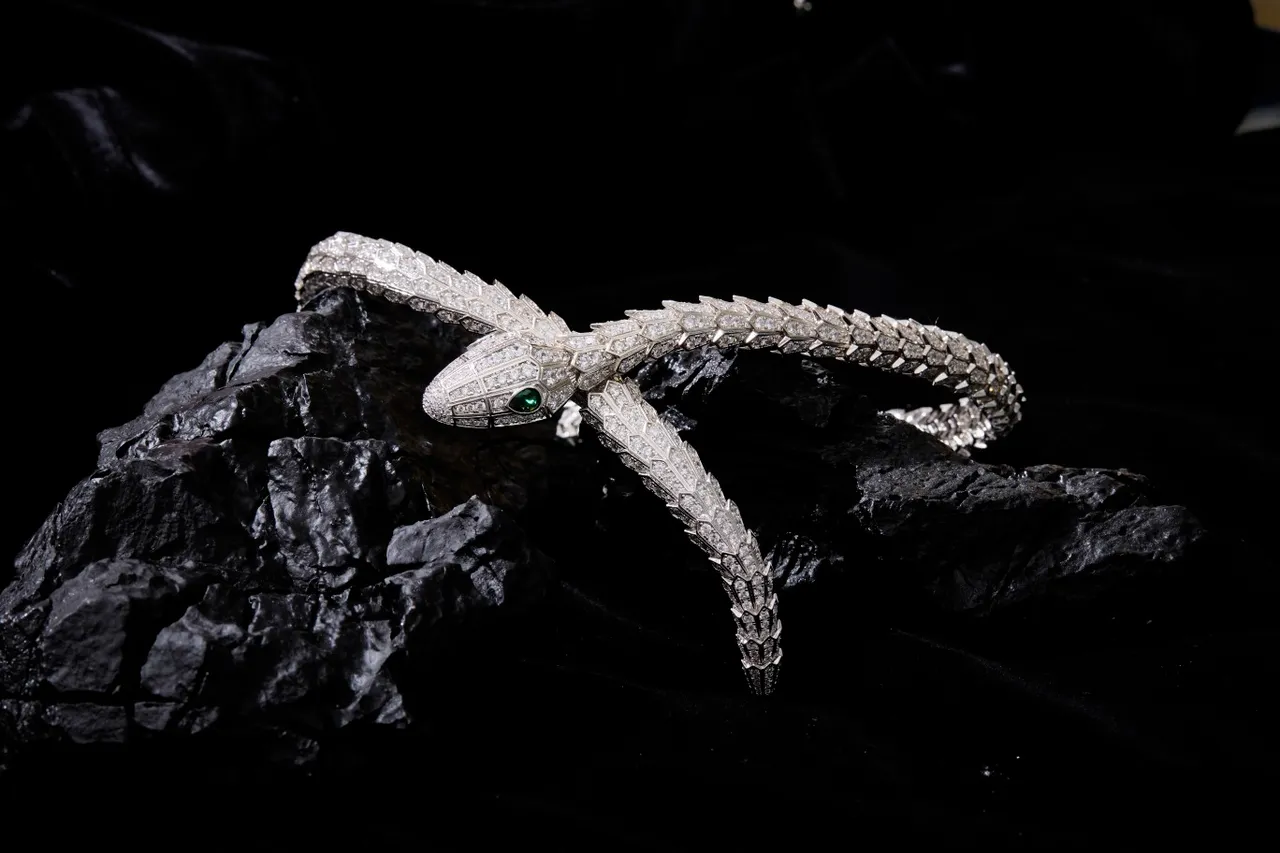Bvlgari Serpenti Silver Green Articulated Scale Motif Pavé Diamond Setting Bracelet