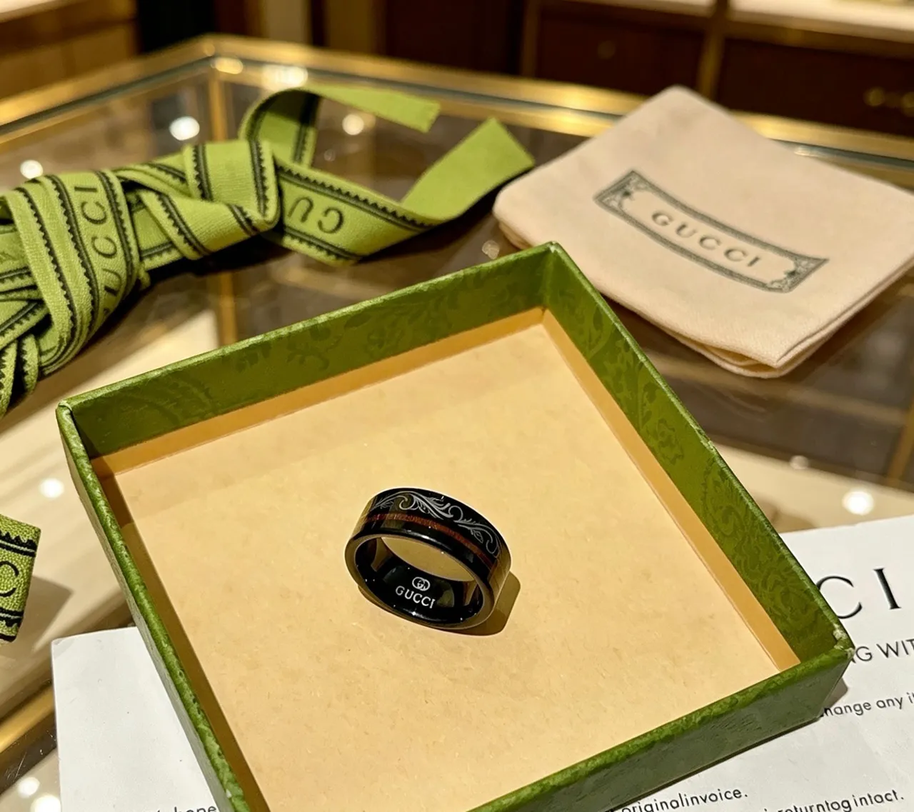 Gucci Black Brown Polished Band Floral Engraving Ring