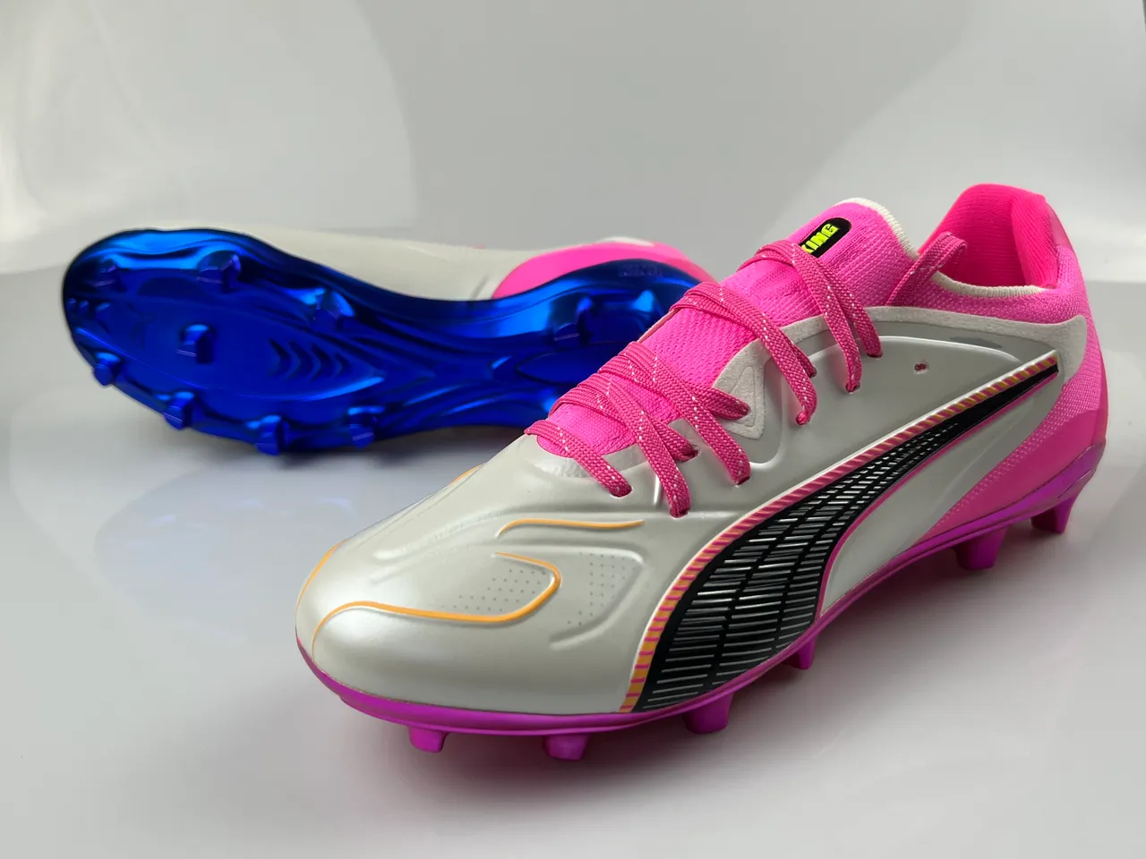 Puma King Silver Pink Low-Cut Synthetic Upper Asymmetric Lacing Firm-Ground Soccer Shoes