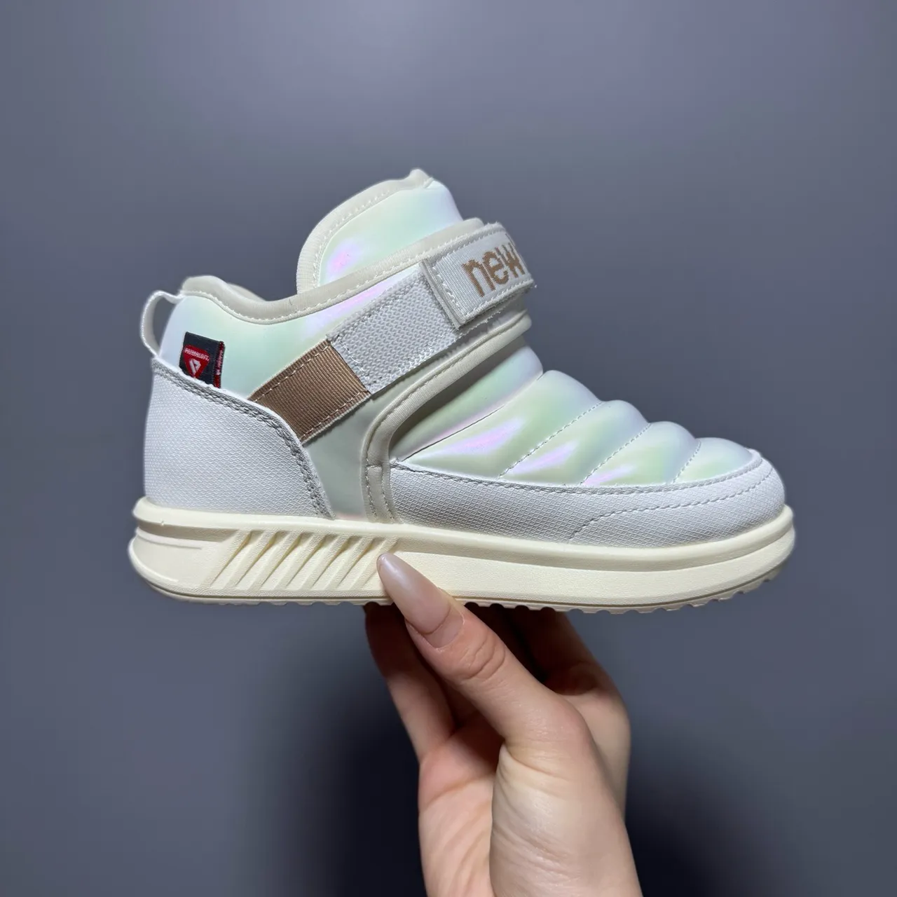 New Balance Silver Black Quilted Puffer Upper Single Velcro Strap Lifestyle Sneakers