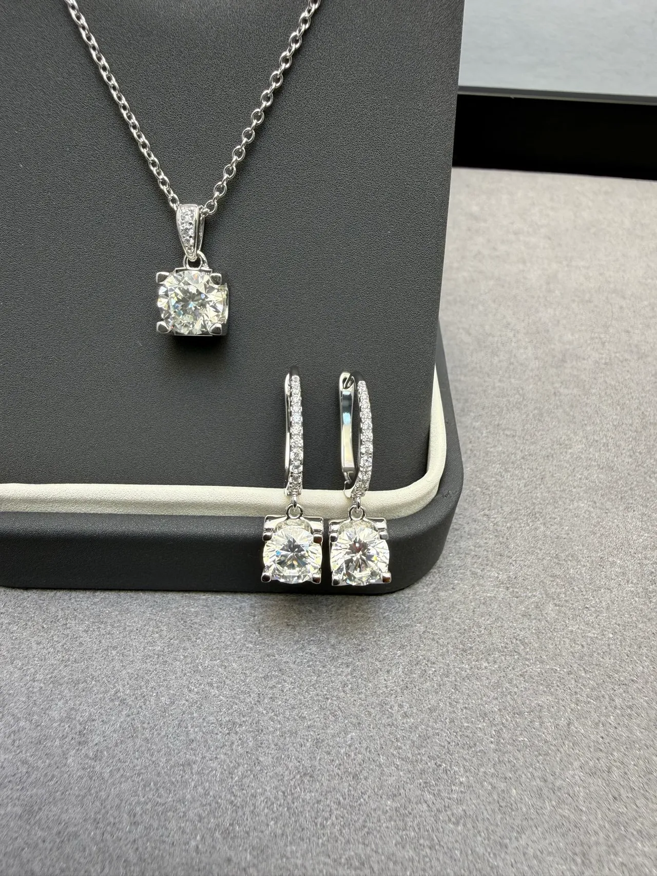 Silver White Solitaire Round-Cut Necklace