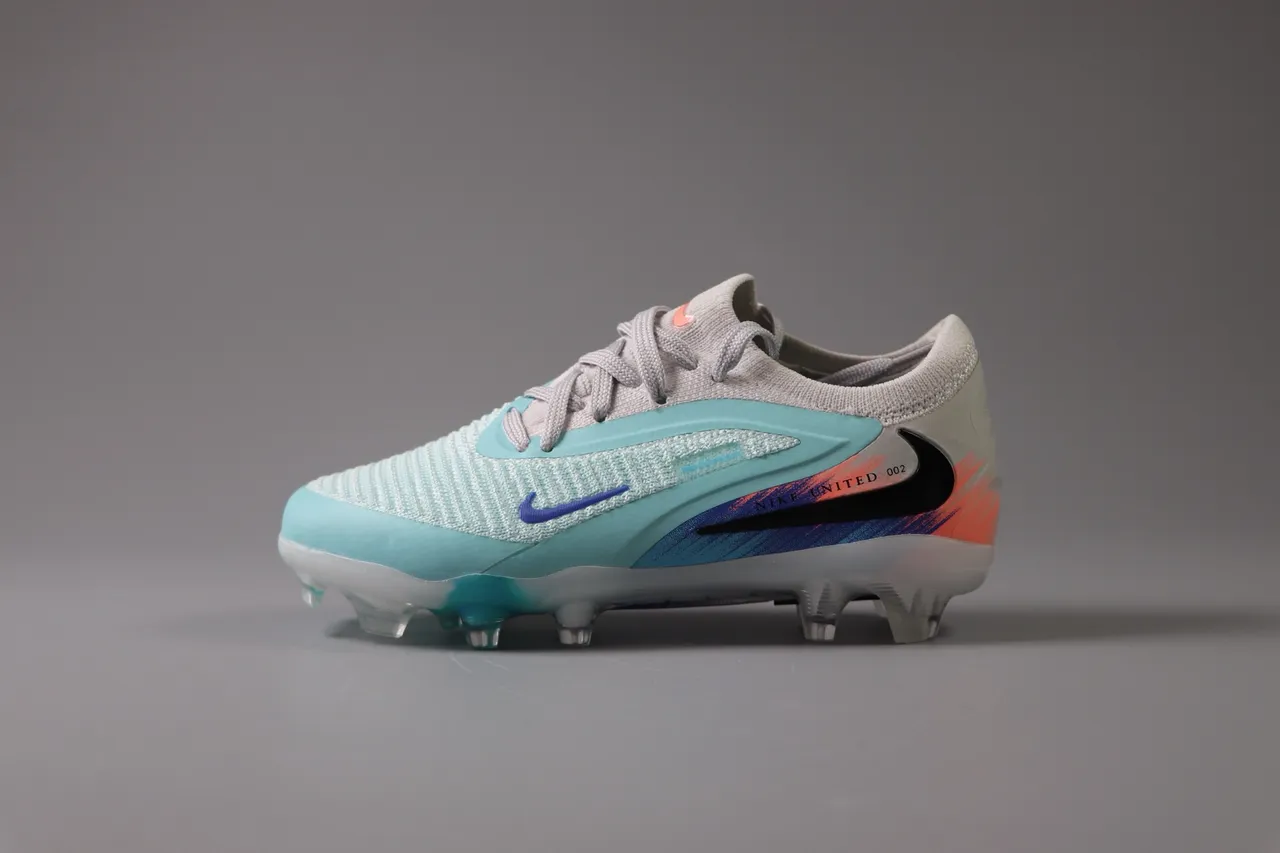 Nike Pink Green Low-Cut Synthetic Overlay Cage Artificial-Grass Soccer Shoes