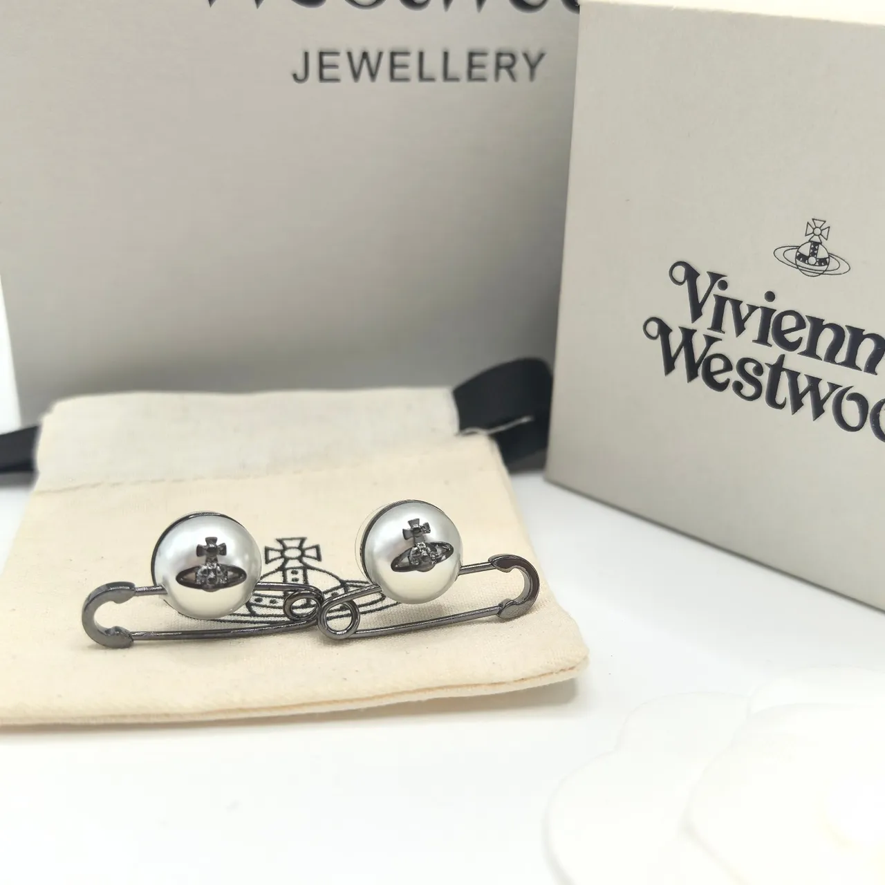 Vivienne Westwood Pearl Orb Brooch Silver Gold Safety-Pin Silhouette Sphere Brooch