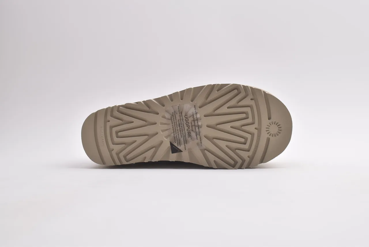 UGG Platform Chelsea Beige Sole Suede Upper Chelsea Boots