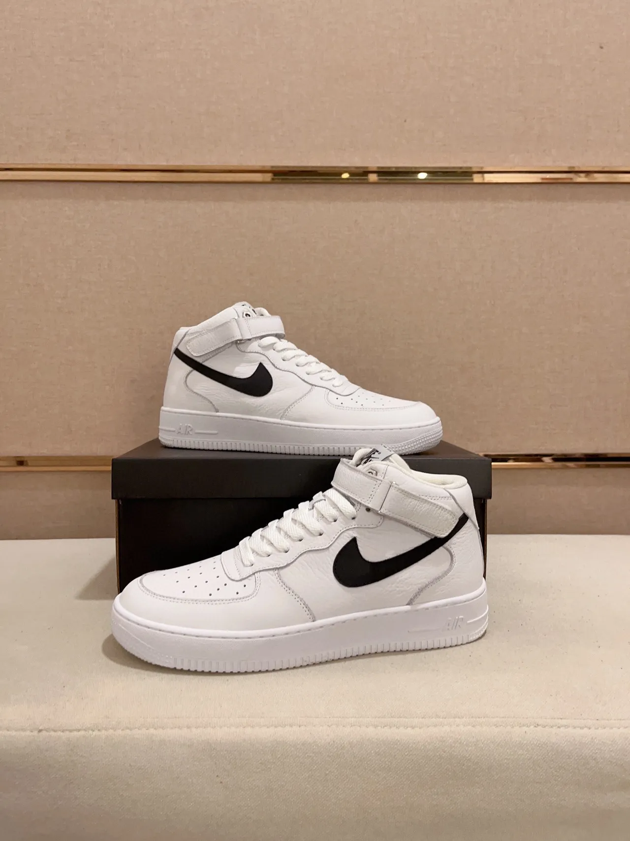 Nike White Black High-Top Leather Upper Lifestyle Sneakers