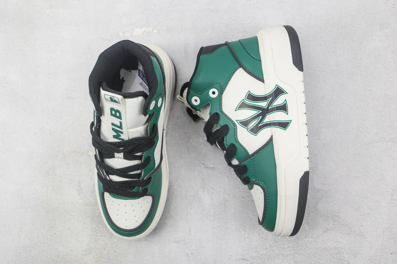 Mitchell & Ness NY Yankees High Top Green White Black Lifestyle Sneakers