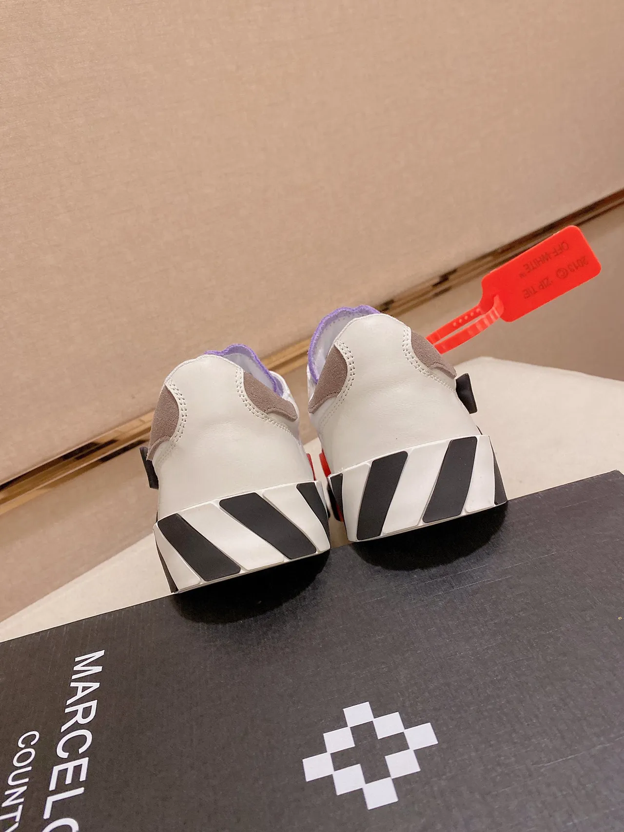 Off-White Black Low-Top Platform Sole Lifestyle Sneakers