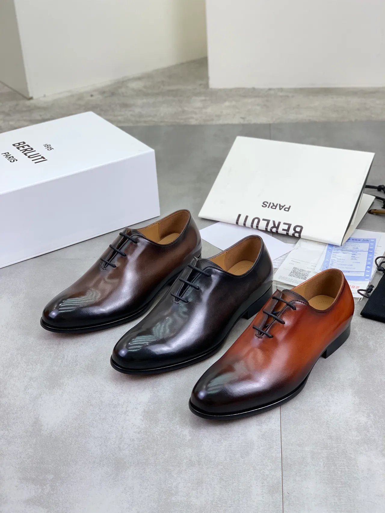 Berluti Brown Black Hand-Engraved Script Two-Tone Patina Leather Oxford Shoes