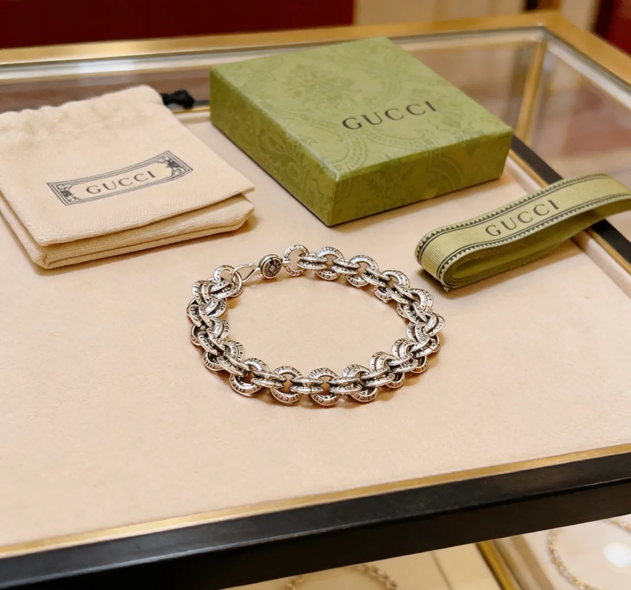 Gucci Engraved Curb-Link Silver-Tone Bracelet