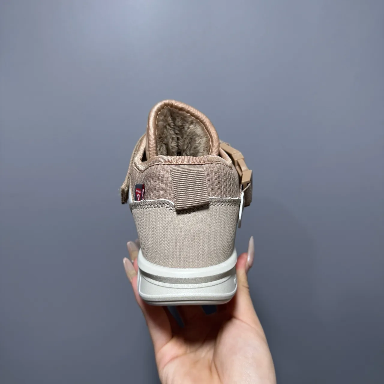 New Balance Silver Black Quilted Puffer Upper Single Velcro Strap Lifestyle Sneakers
