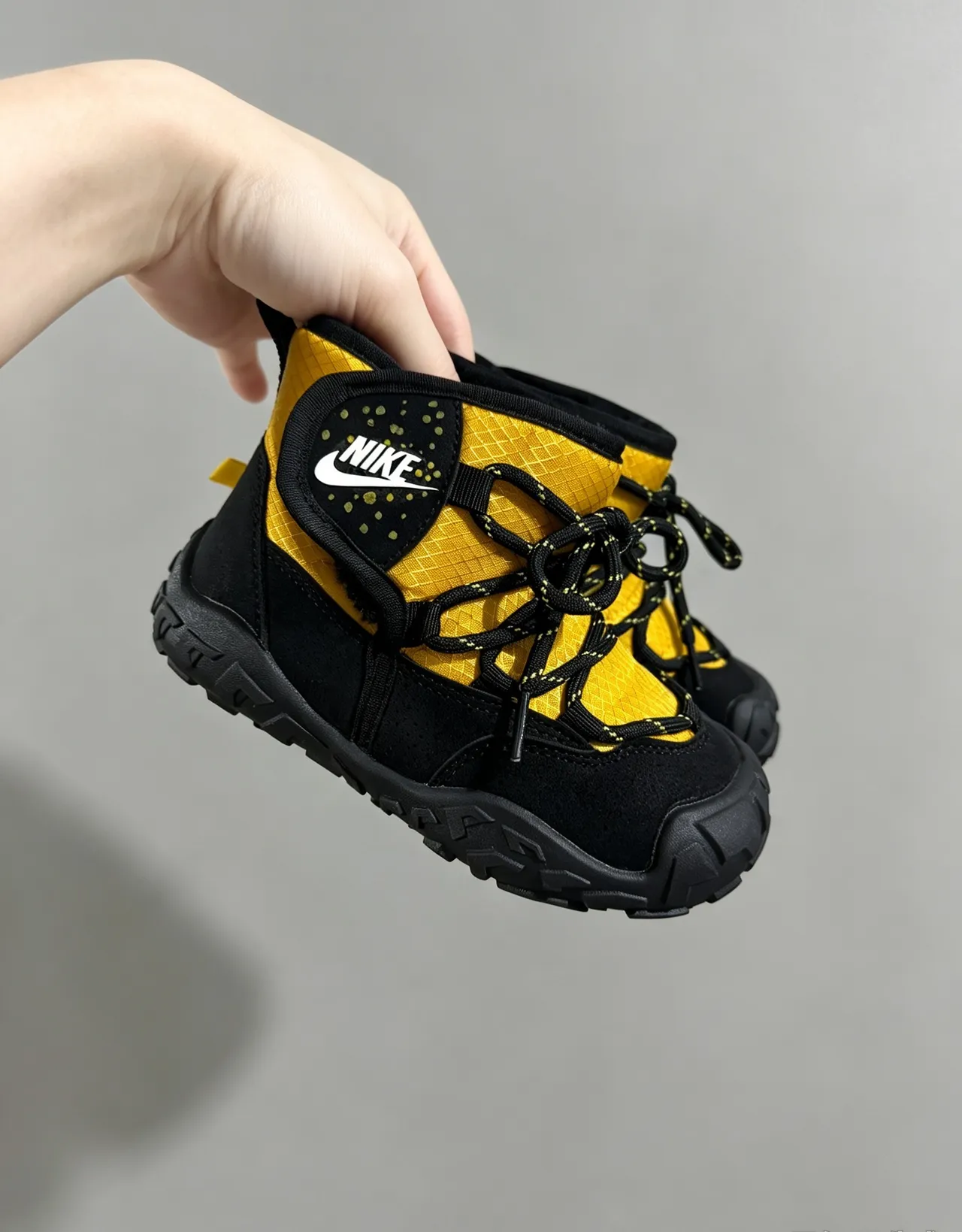 Nike Black Pink Insulated Ankle Boot Synthetic Mesh And Suede-Like Upper Snow Boots