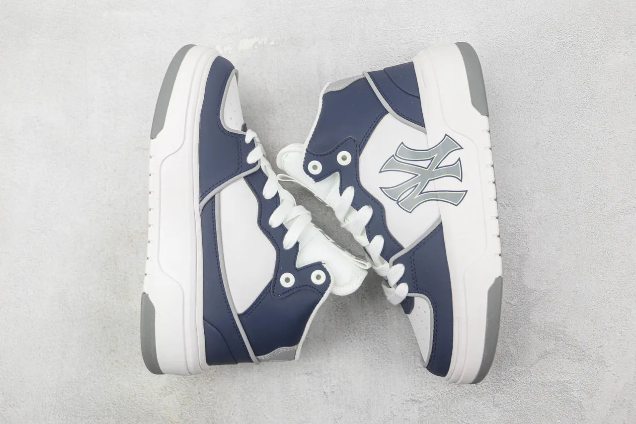 Mitchell & Ness NY Yankees High Top Lifestyle Sneakers