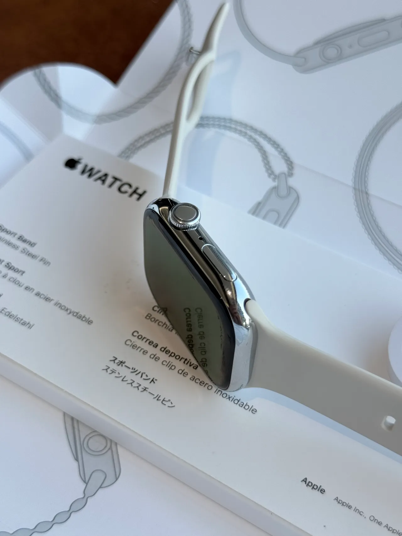 Apple Beige Silver Flat-Edged Stainless Steel Case Off-White Silicone Band Sports Watch