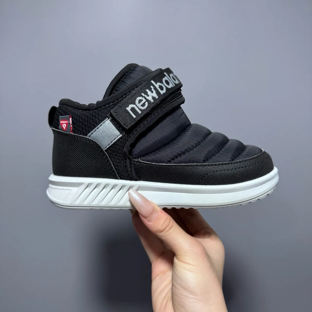New Balance Silver Black Quilted Puffer Upper Single Velcro Strap Lifestyle Sneakers