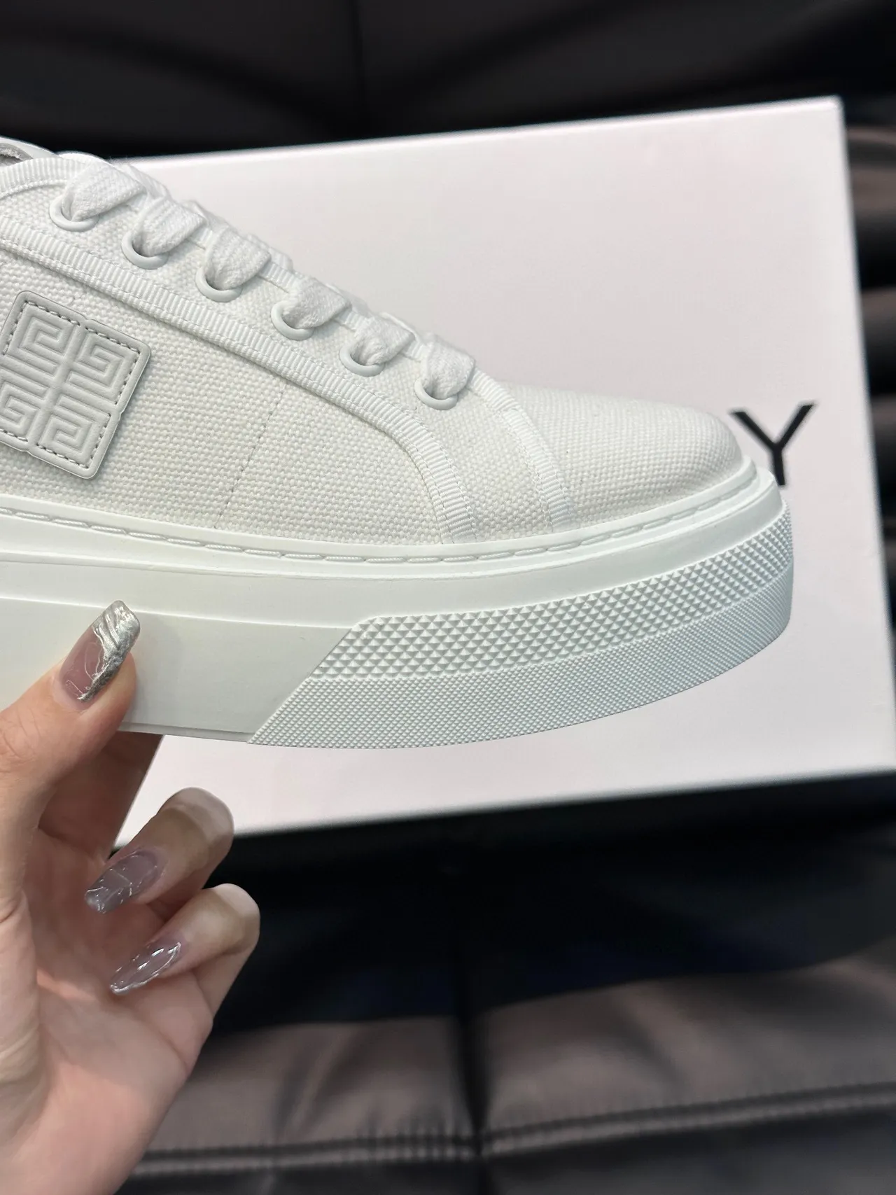Givenchy White Minimalist Low-Top Lifestyle Sneakers
