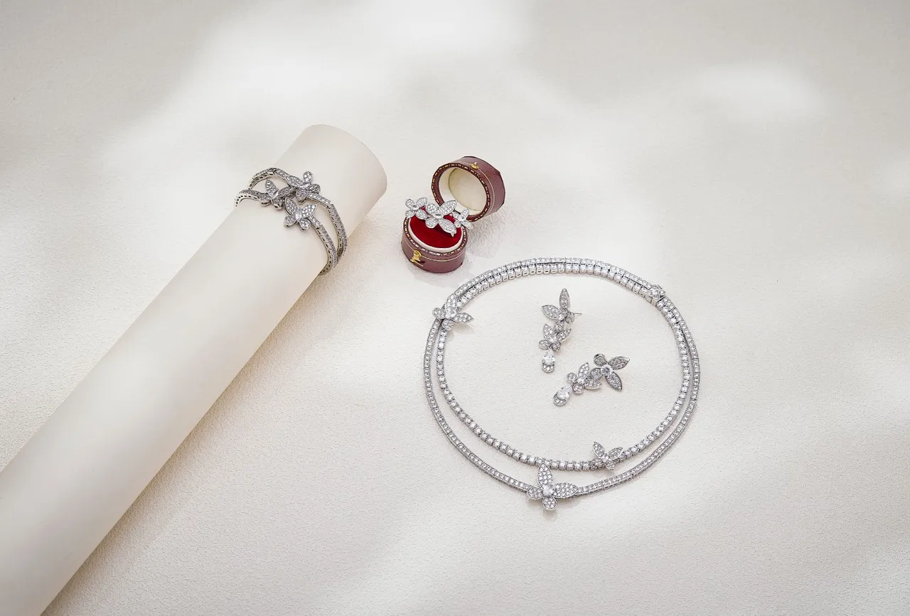 Van Cleef & Arpels Frivole Floral Pavé Diamond and Emerald Earrings