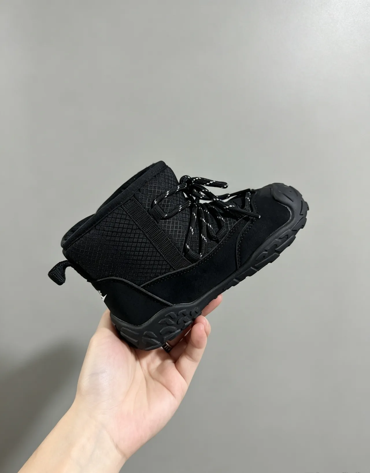 Nike Black Pink Insulated Ankle Boot Synthetic Mesh And Suede-Like Upper Snow Boots