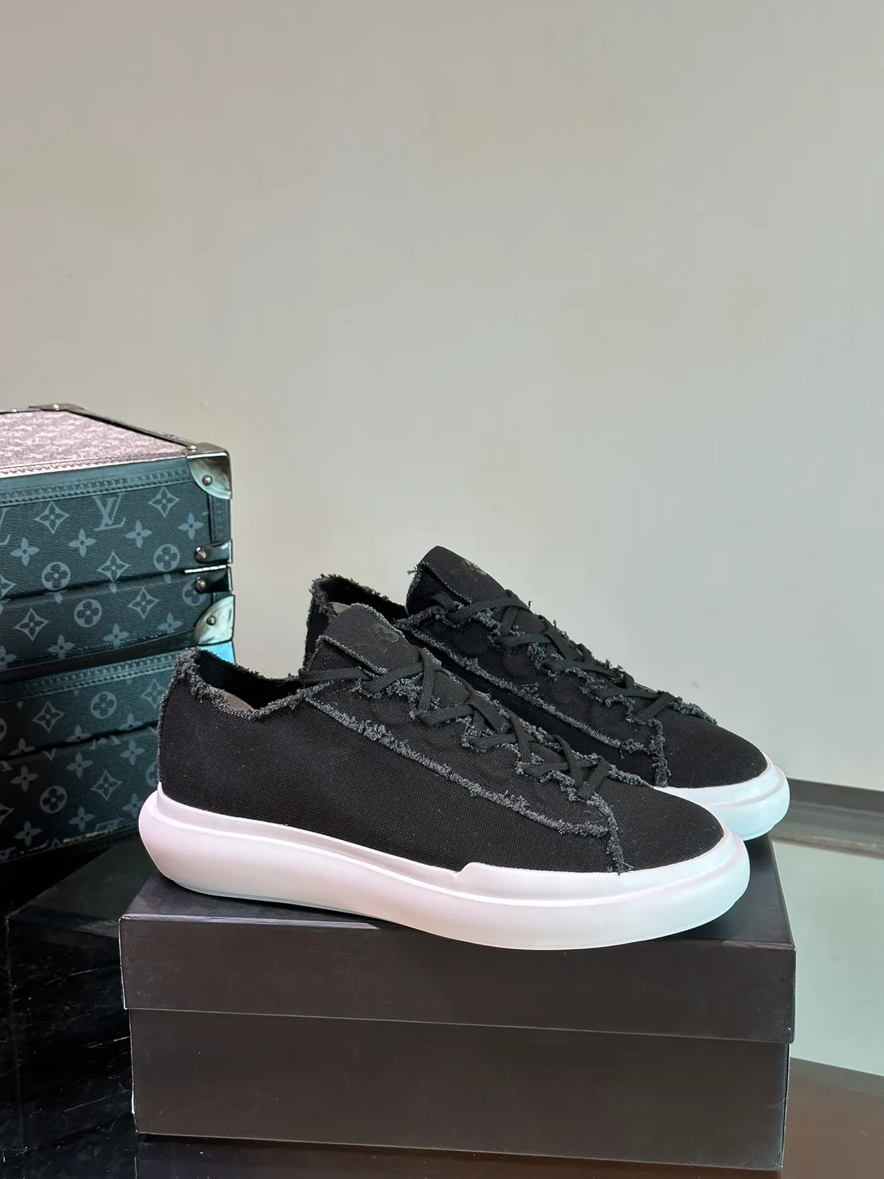 Y-3 Black White Frayed-Edge Canvas Low-Top Lifestyle Sneakers