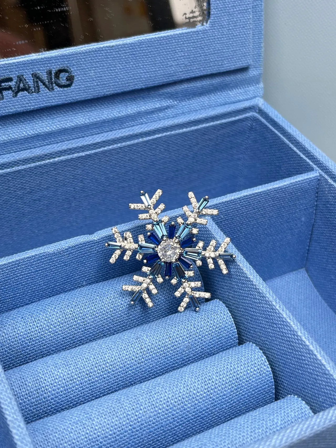 HEFANG Blue Silver Snowflake Silhouette Baguette-Cut Crystals Brooch