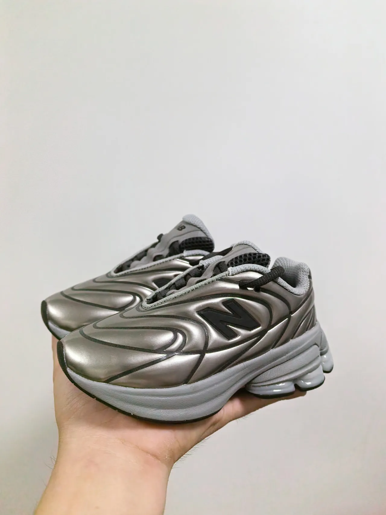 New Balance Beige Pink Mesh Upper Thick Air-Pod Midsole Chunky Sneakers