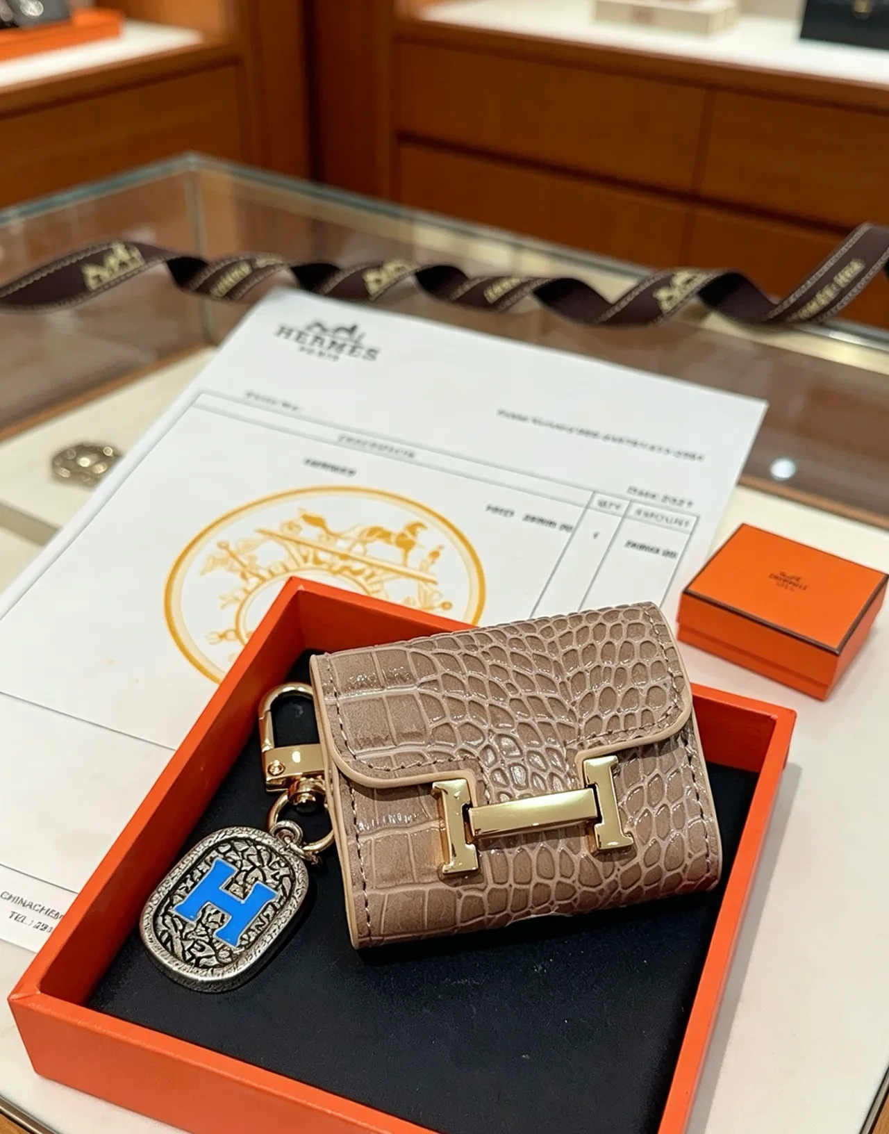 Hermès Beige Gold Crocodile-Embossed Leather H-Turnlock Clasp Coin Purse