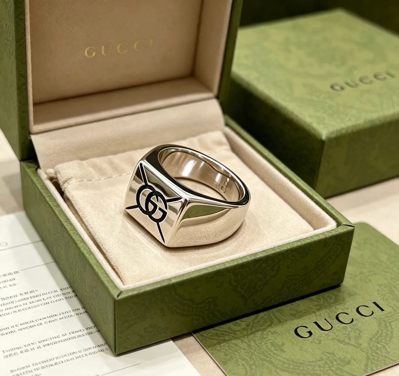 Gucci Screener Silver Black Square Signet Polished Ring