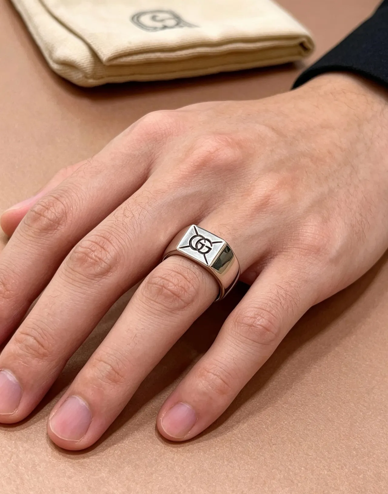 Gucci Screener Silver Black Square Signet Polished Ring