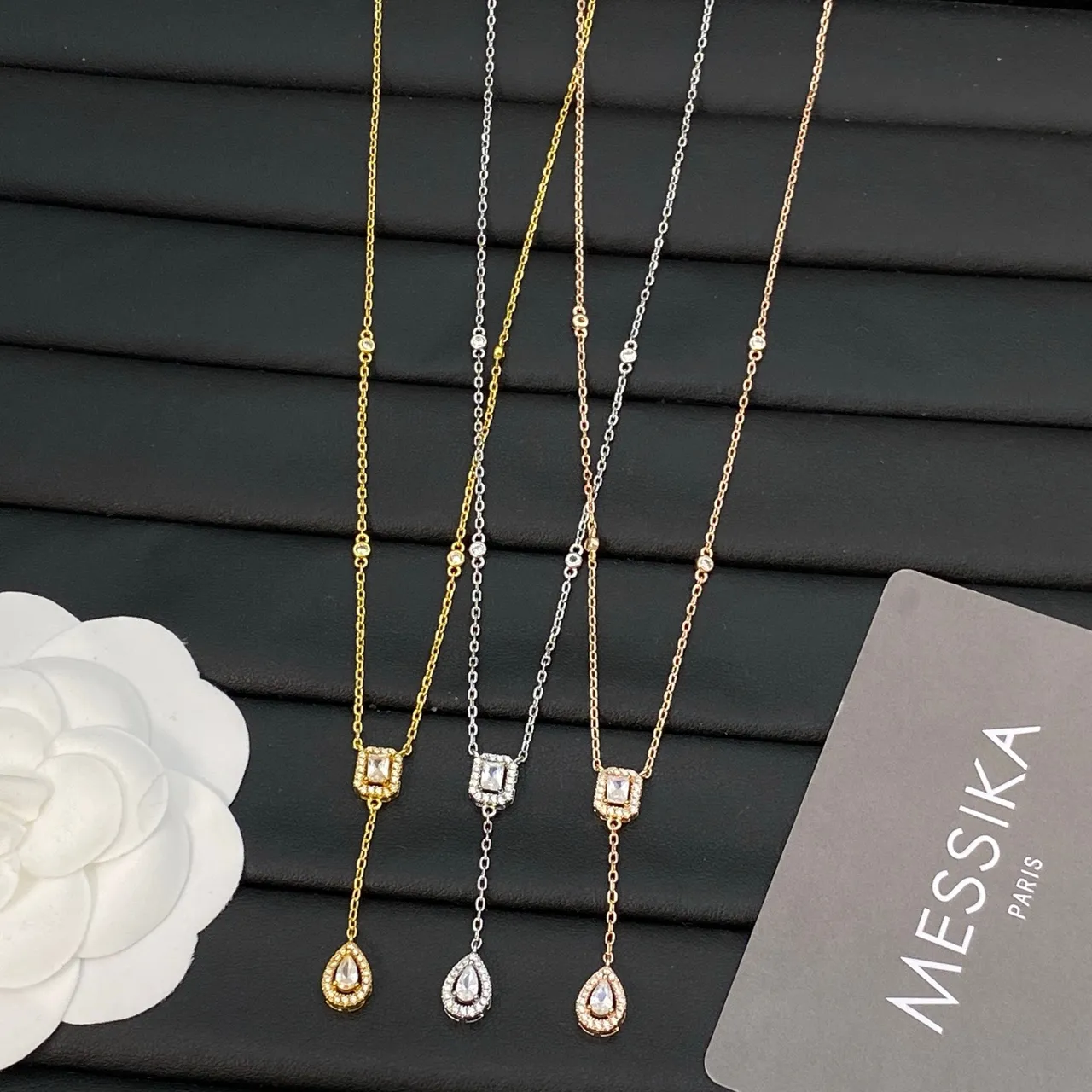Gold Silver Chain Circular Halo Pendant Necklace