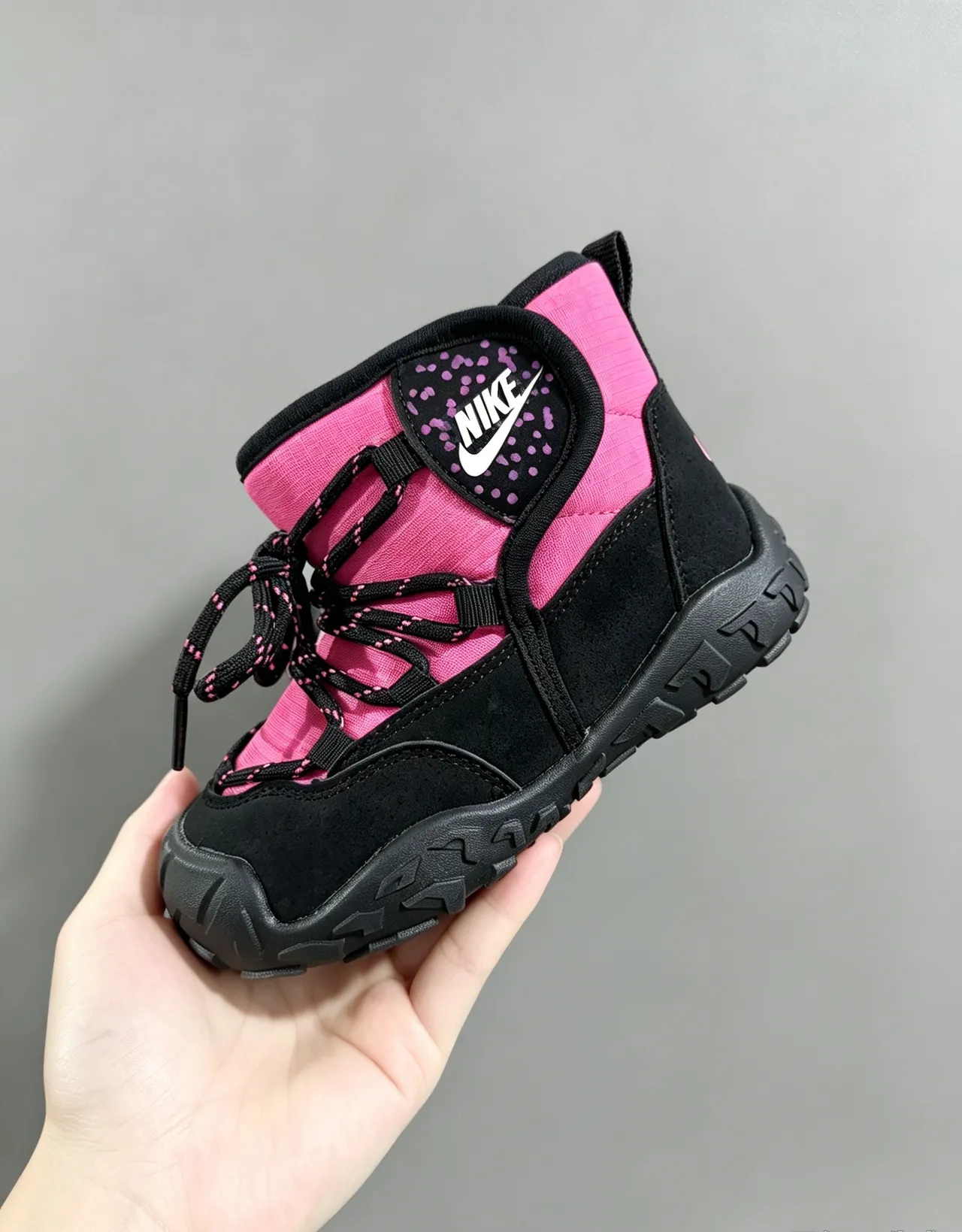 Nike Black Pink Insulated Ankle Boot Synthetic Mesh And Suede-Like Upper Snow Boots