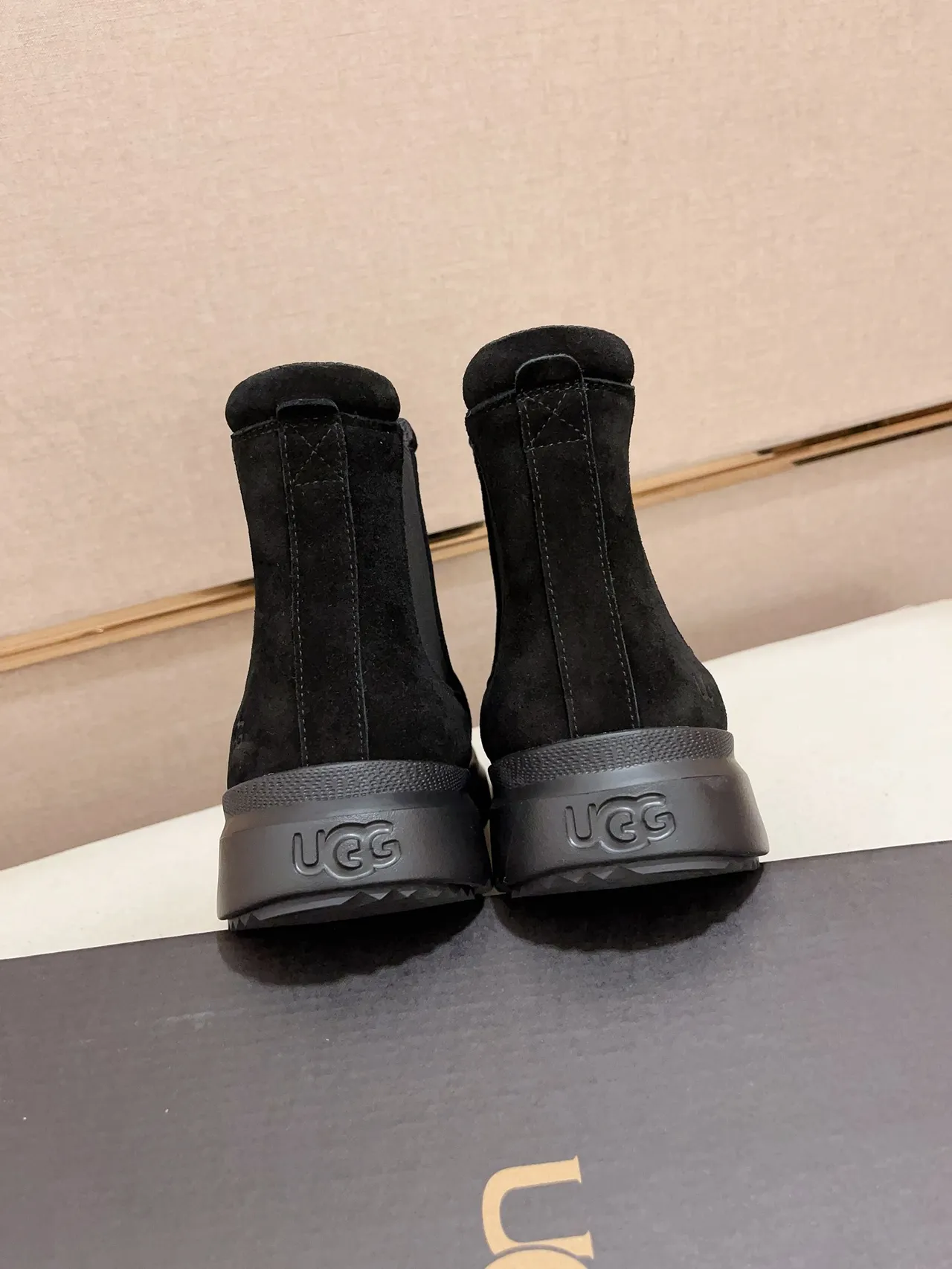 UGG Tasman Black Gray Suede Upper Elastic Side Gussets Chelsea Boots