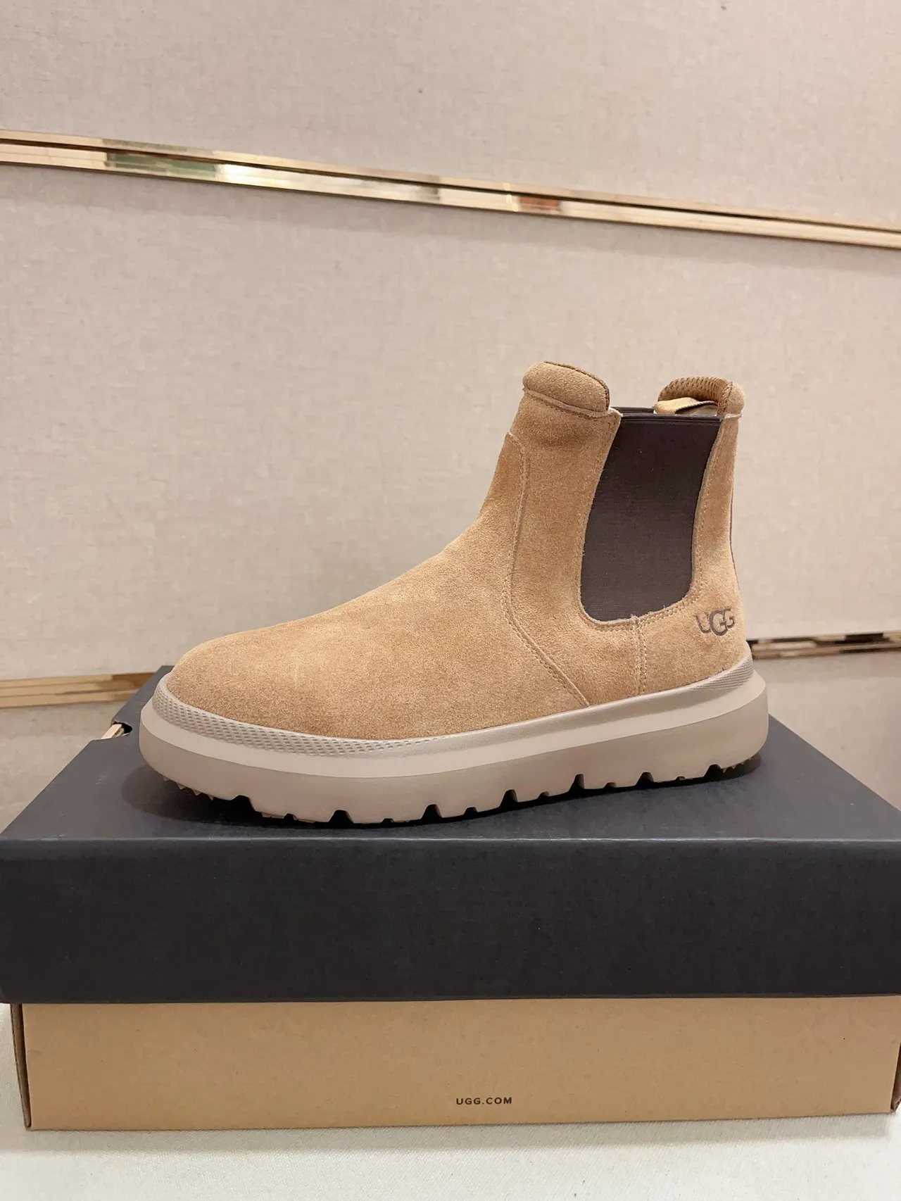 UGG Chelsea Boot Beige Brown Suede Upper Elastic Side Gussets Chelsea Boots