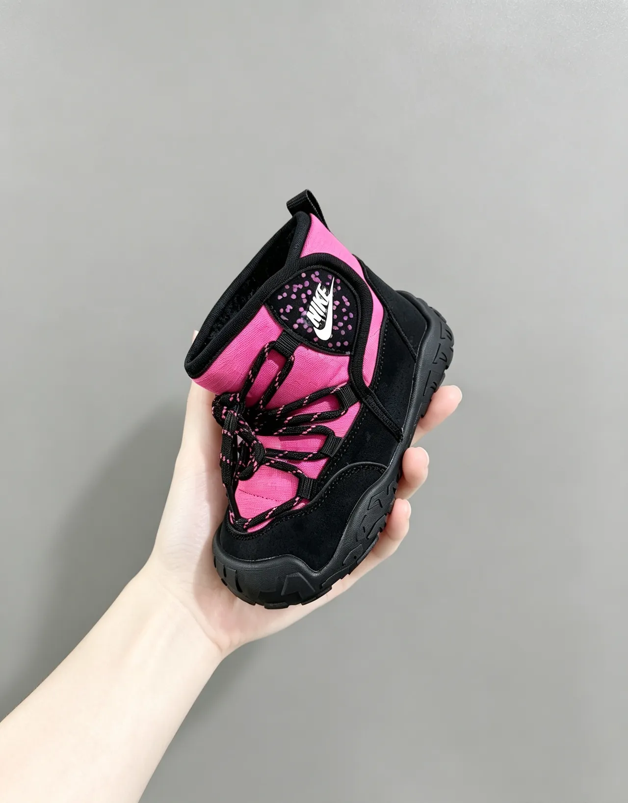 Nike Black Pink Insulated Ankle Boot Synthetic Mesh And Suede-Like Upper Snow Boots