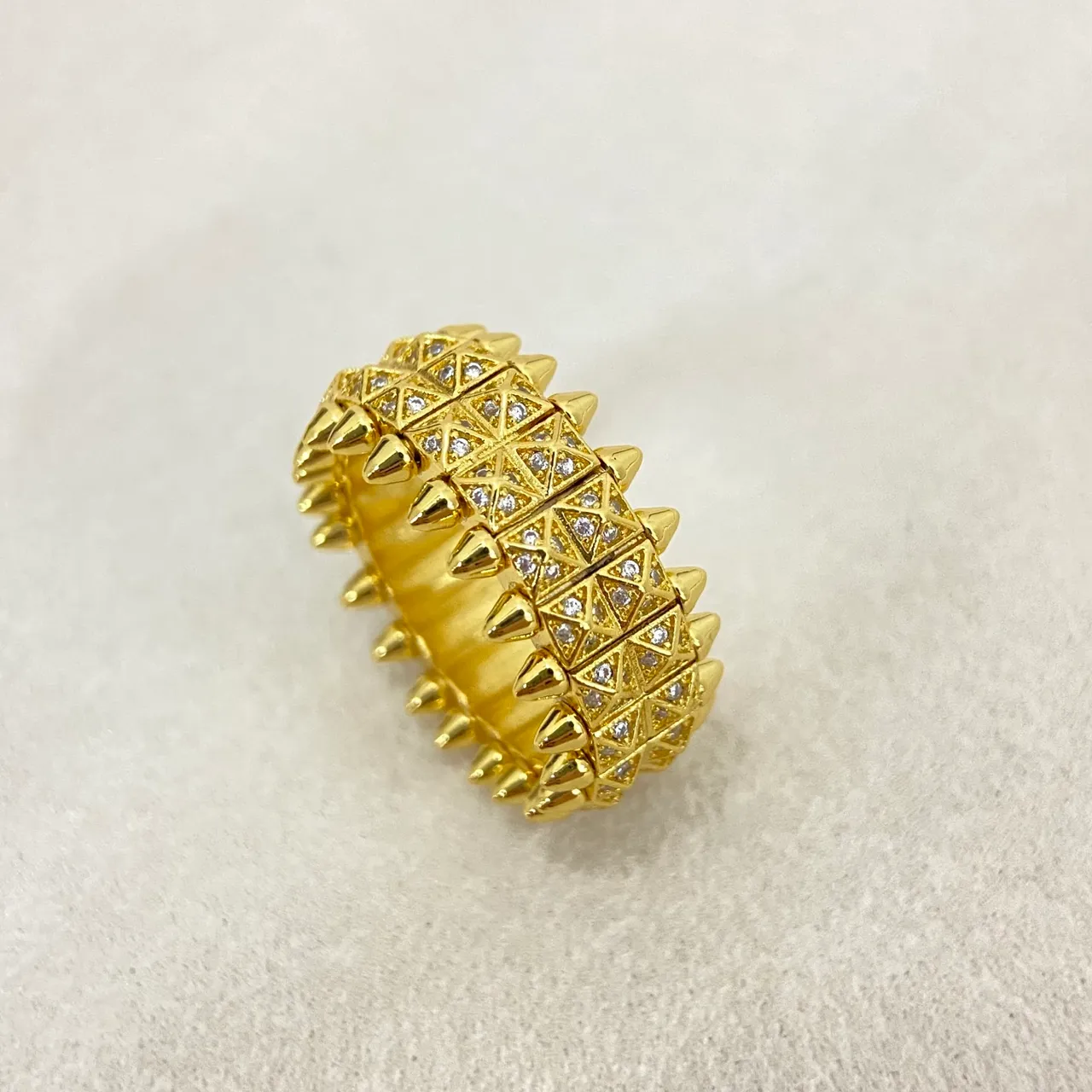 Spiked Pavé-Set Multi-Row Geometric Rings