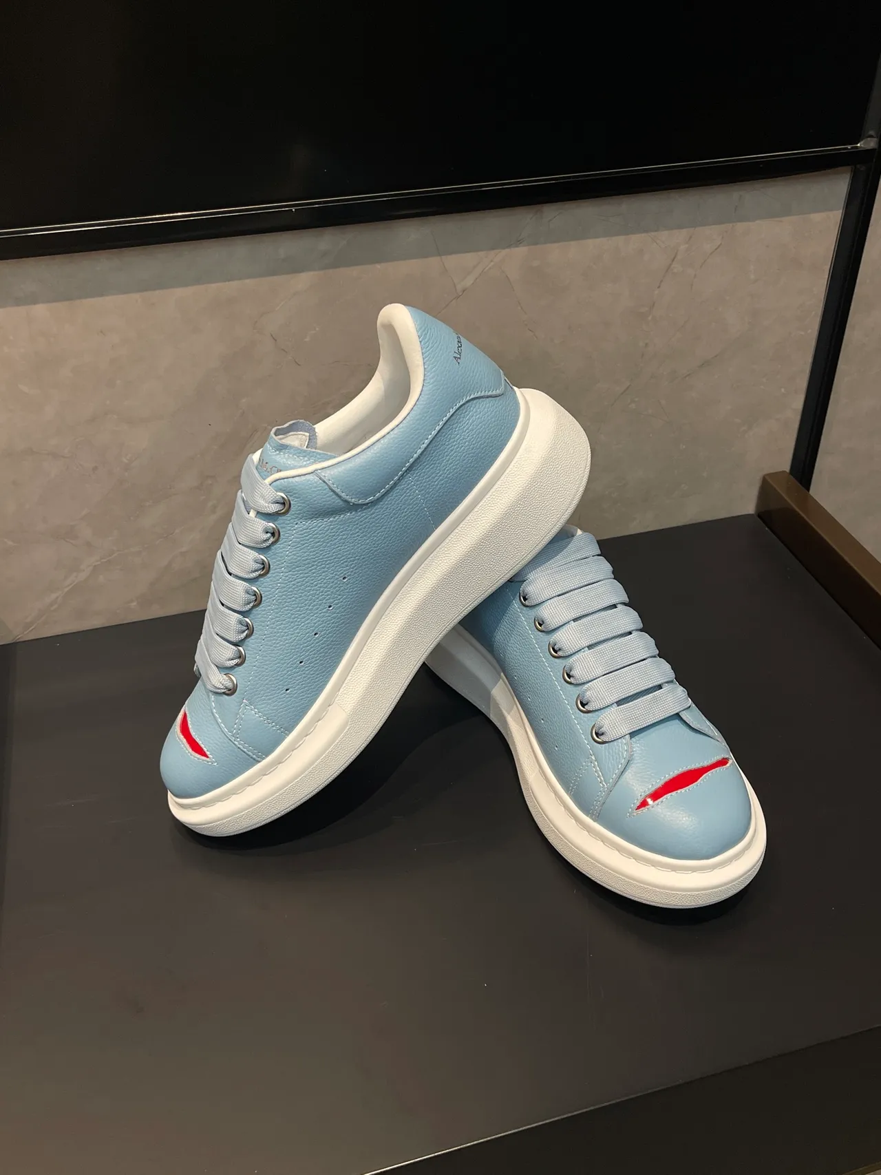 Alexander McQueen Oversized Sneaker Blue Red Platform Sole Pebbled Leather Upper Chunky Sneakers