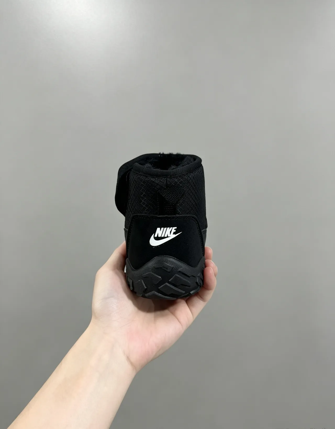 Nike Black Pink Insulated Ankle Boot Synthetic Mesh And Suede-Like Upper Snow Boots