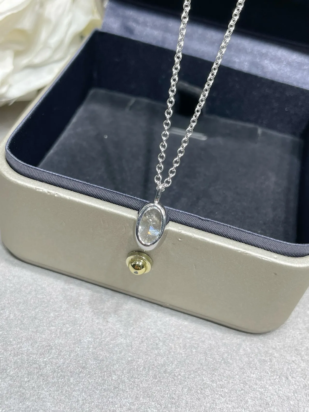 Tiffany & Co. Silver Black Oval Bezel-Set Pendant Fine Link Chain Necklace