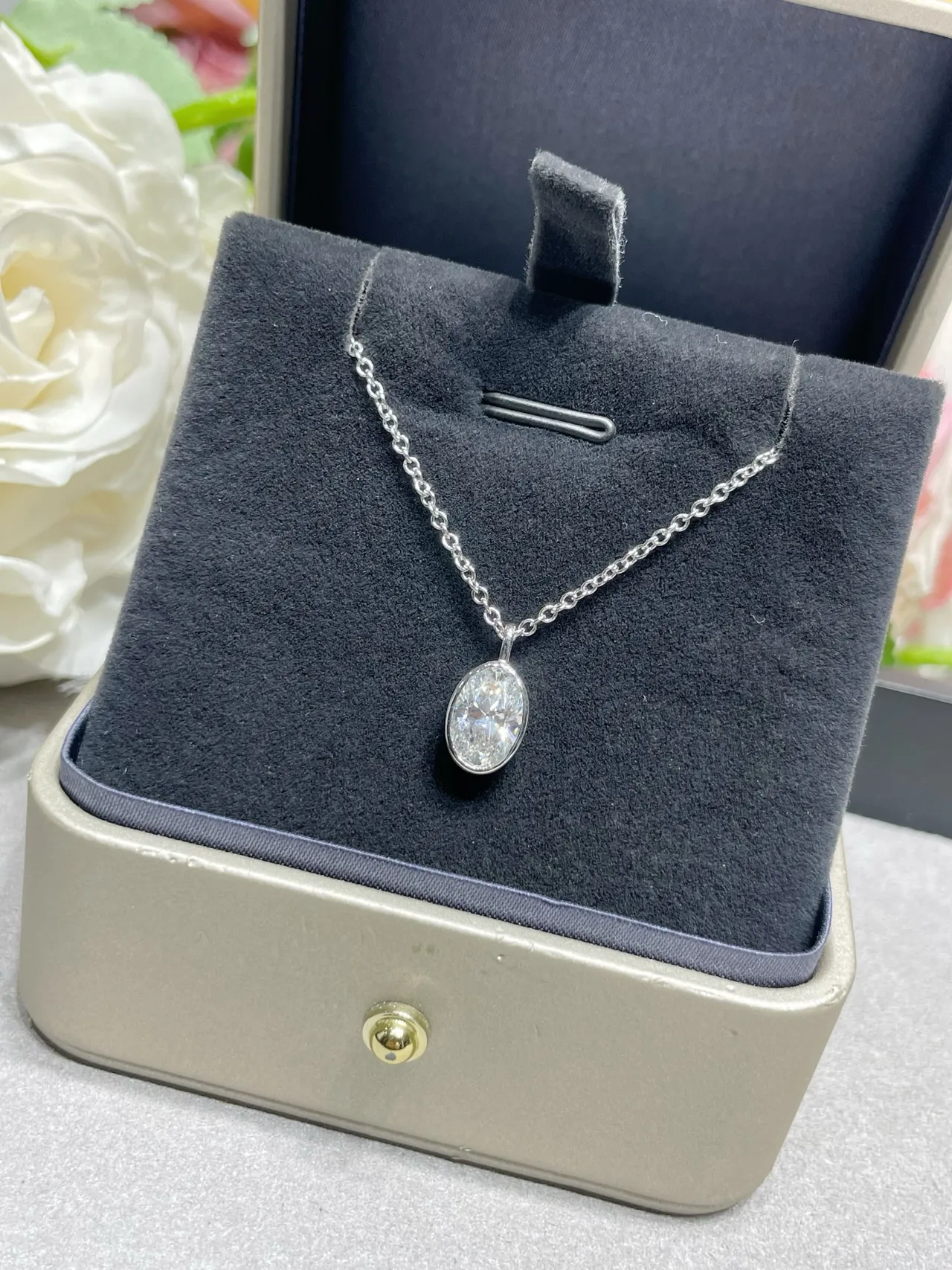 Tiffany & Co. Silver Black Oval Bezel-Set Pendant Fine Link Chain Necklace
