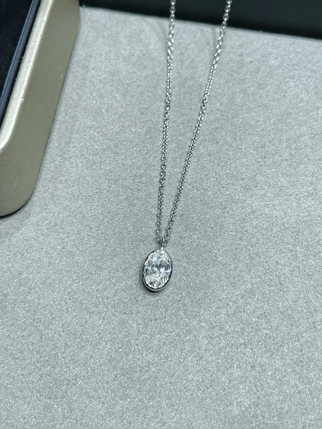 Tiffany & Co. Silver Black Oval Bezel-Set Pendant Fine Link Chain Necklace
