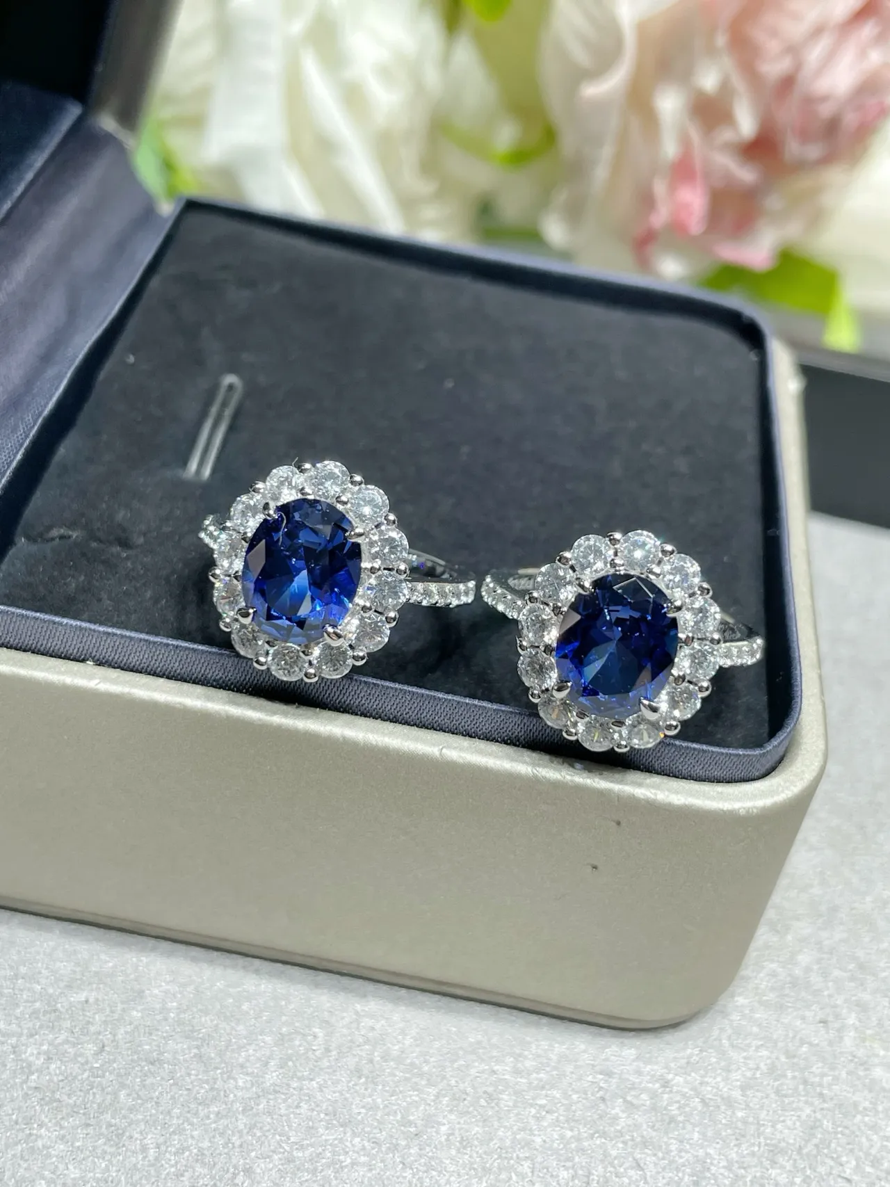 Blue Silver Oval-Cut Central Gemstone Halo Setting Ring