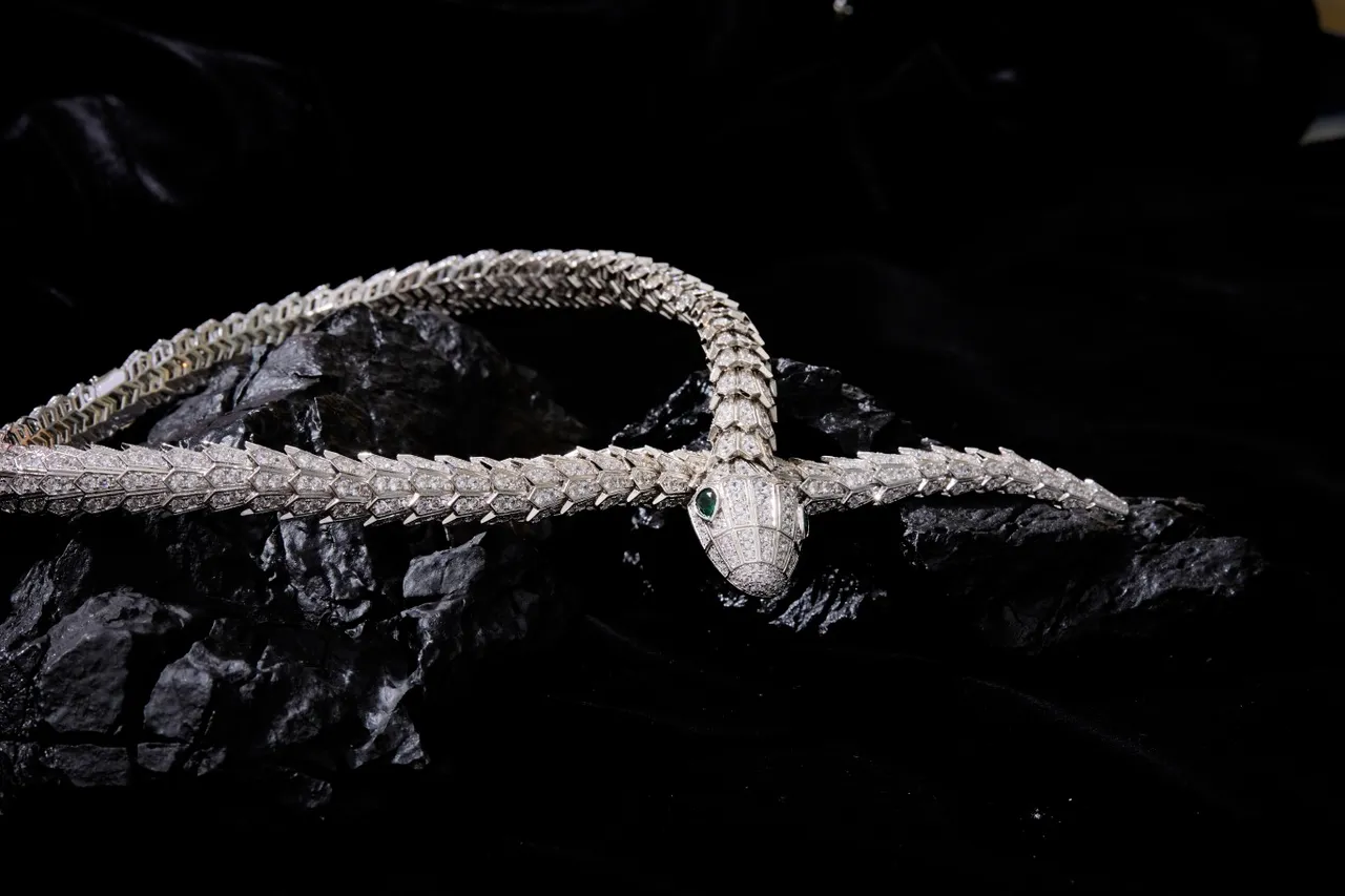 Bvlgari Serpenti Silver Green Articulated Scale Motif Pavé Diamond Setting Bracelet
