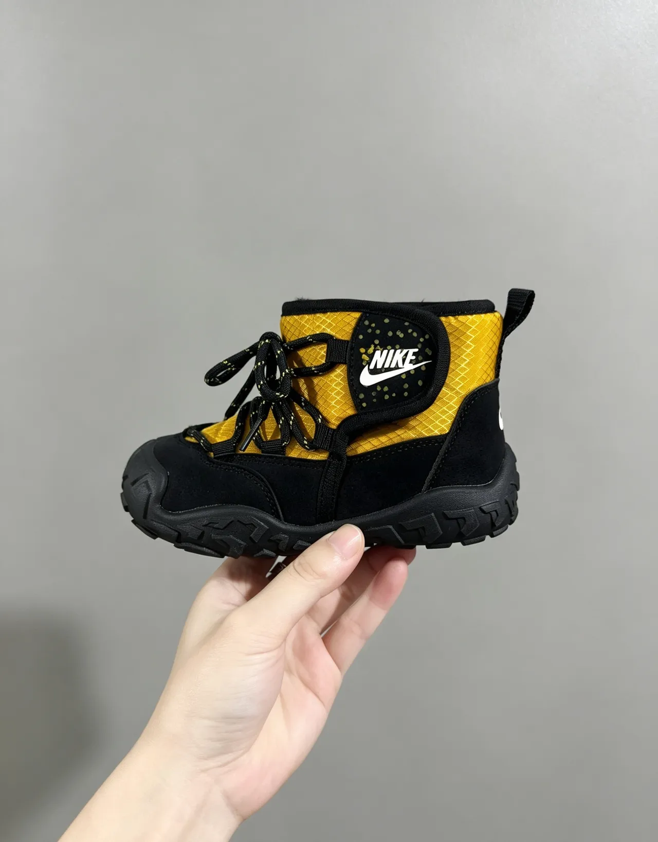 Nike Black Pink Insulated Ankle Boot Synthetic Mesh And Suede-Like Upper Snow Boots